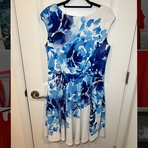 Maggy London Sleeveless Blue & White Floral Fit & Flare Dress | size 14